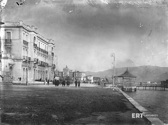 Figure 1: Faliro Waterfront Hotels and Public Baths. Photograph by P. Poulidis, ca. 1925.  ERT Archives, Petros Poulidis Collection