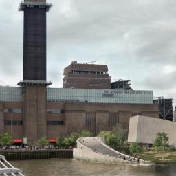 tate museum on the thames